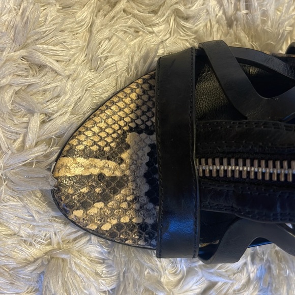 NWOT BCBGMAXAZRIA Black Leather Elena Gladiator Sandals. - Picture 6 of 7